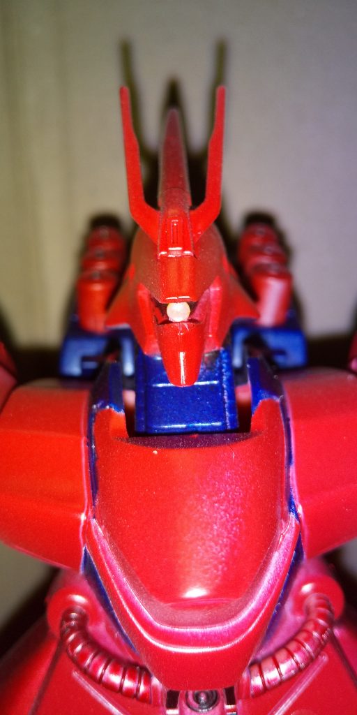 頭部は合わせ目消ししてます。頭が細い気がします。目玉はHアイズはめ込みました。首は回りません。