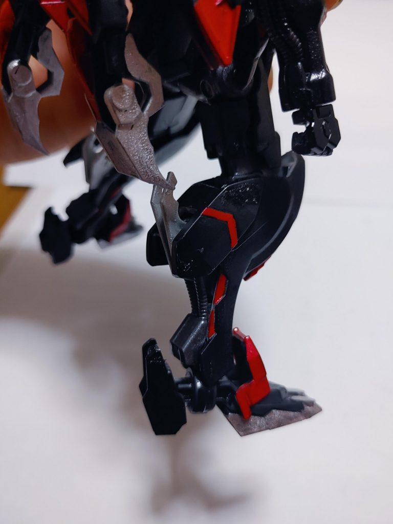 ブレードを取り付けた脚部は個人的にはお気に入りです(^_^)