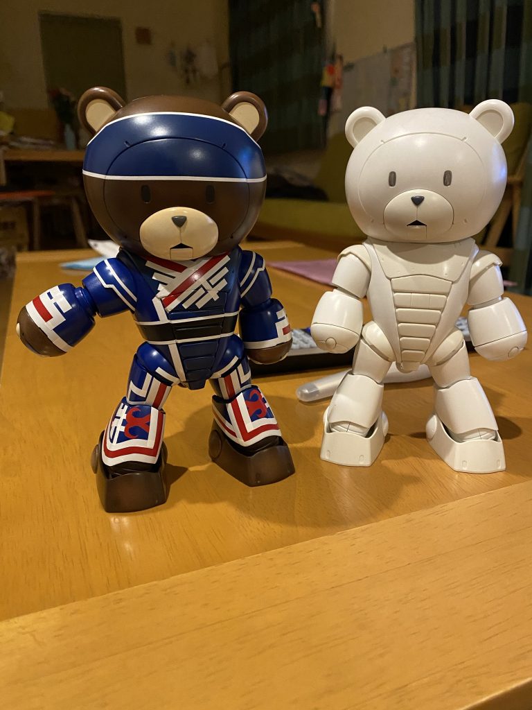 体のフィニッシュシートをほぼ貼り終える。