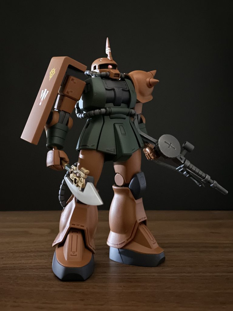 昔はあまり好きではなかったけど、今見るとガルマのパーソナルカラーも渋くていいですね。