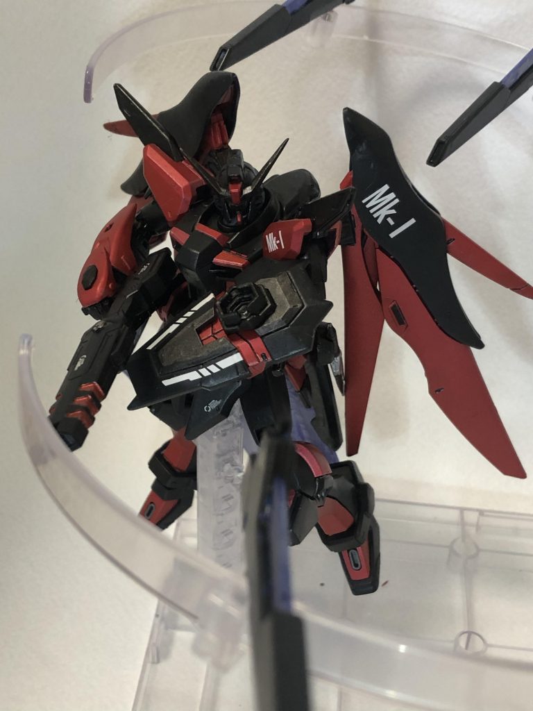 シールドはビームを吸収し本体のエネルギーに変換できるアブゾーブシールドを装備。