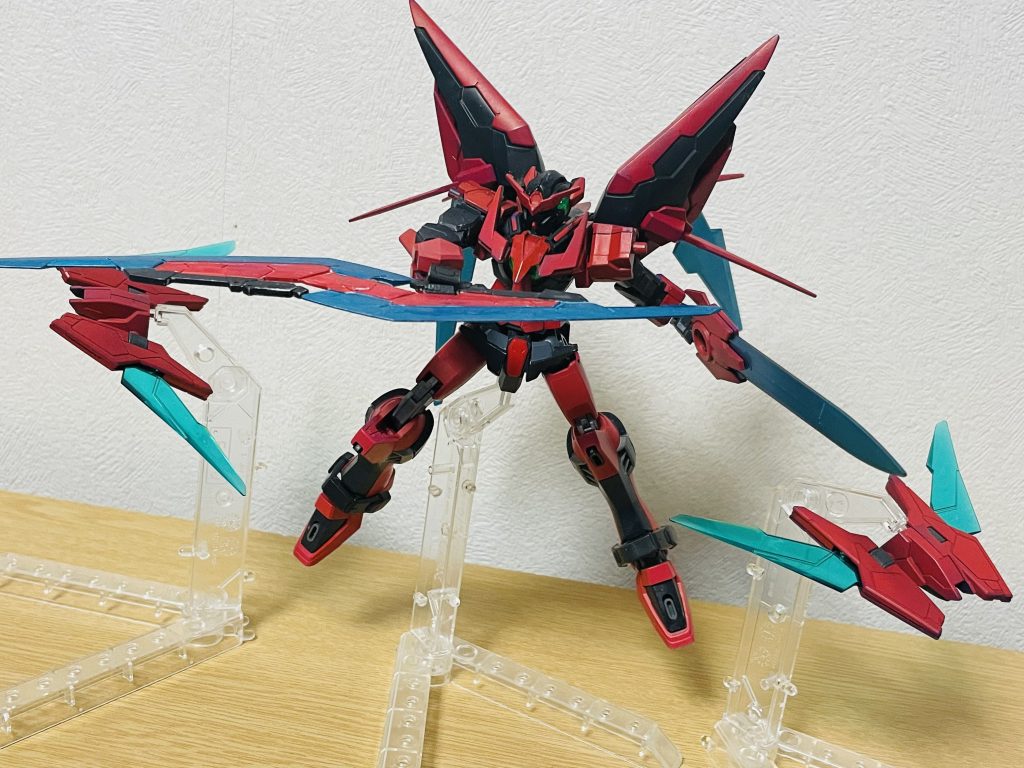 TRYファンネルは飛ばしておくと可動域が一気に上がります。レイザーブレイドは雑に塗ってボロボロに見えるようにしました。