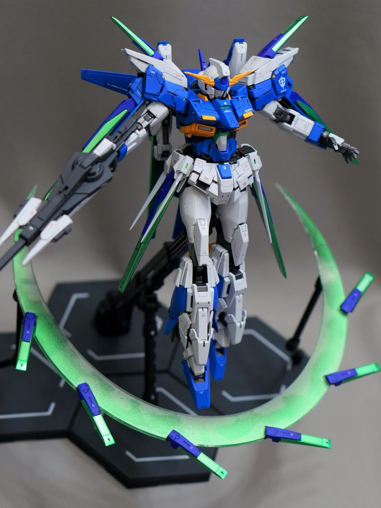 ダイダルバズーカはパーツを取り外せばスタングルライフルにもできます。Cファンネルは全基取り外し可能で展開できます。