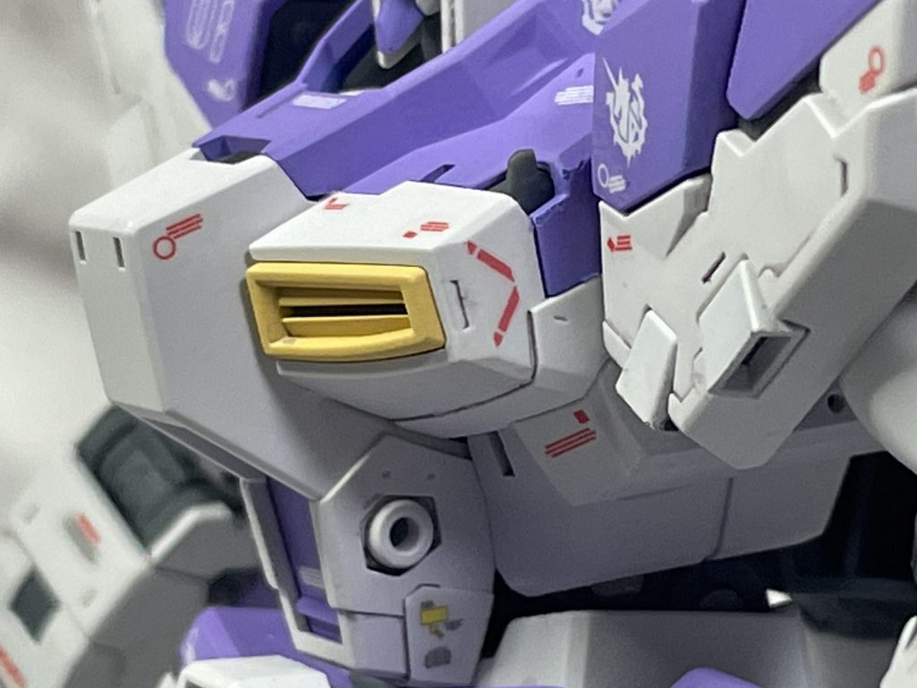 ダクト横の<マークとかはキット付属のリアルスティックシールなんですが、ぱっと見では周りの水転写式デカールと違いわかんない感じになってよかったです。