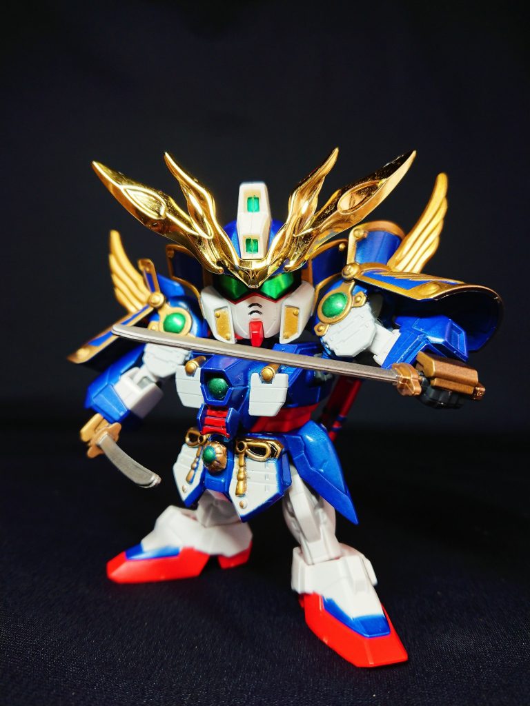 天宮のくノ一、紫苑華月の乗る機兵。華月の力に合わせて翼武者ウイングガンダムだったが、再改修を受け本来の姿である翔神武者となった。