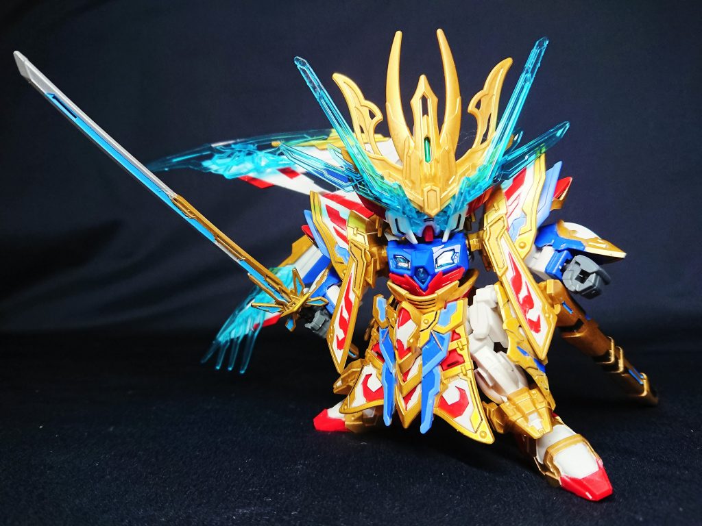 今回の曹操も過去ヒーローズ同様に全てマスキングのみの塗装。なかなかにエグい量かなと思いきや、意外にもいやらしい曲線とかは少なかったので、最初の予想よりもサクサク塗装できました。細かい箇所が多く、雑な塗装だと誤魔化せているようで非常に目立つため、丁寧さは求められます。塗装の練習に…というよりはやはり上級者向けかと思います。