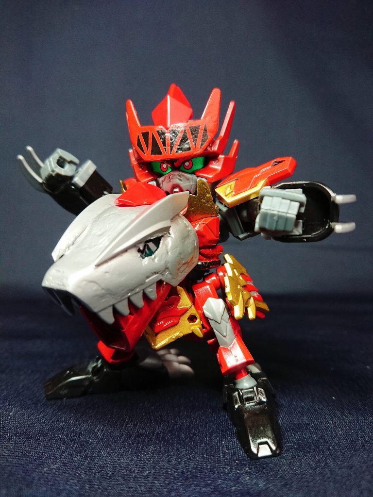 格闘戦を得意とした通常形態です。竜の騎士と呼ばれるガンドランド大陸のガンダムで、ガンドランドではこの姿で戦っていました。