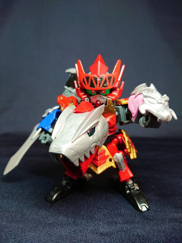 黄忠デュナメスの肩パーツが取り外し可能ということもあり役に立ちました。キシリュウオーの恐竜モチーフというよりは、ナイトガンダム系寄りのデザインにしています。