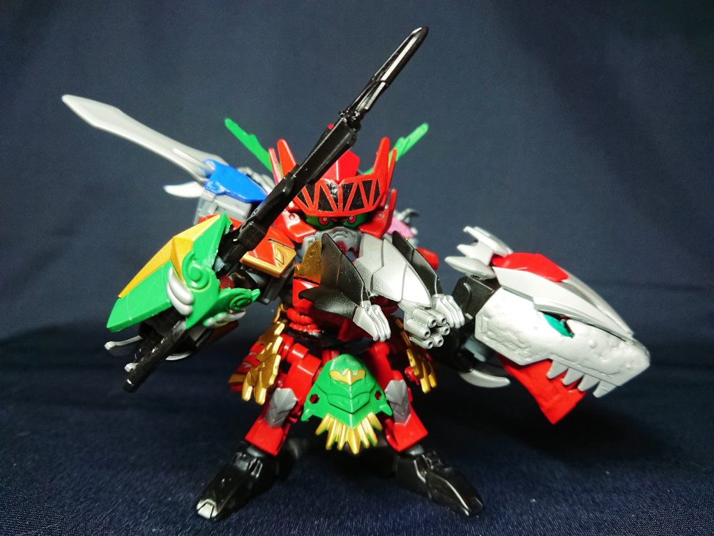 アーサーガンダムより与えられた、黒鉄のランスソードとガトリングを装備したVナイツの鎧モードです。