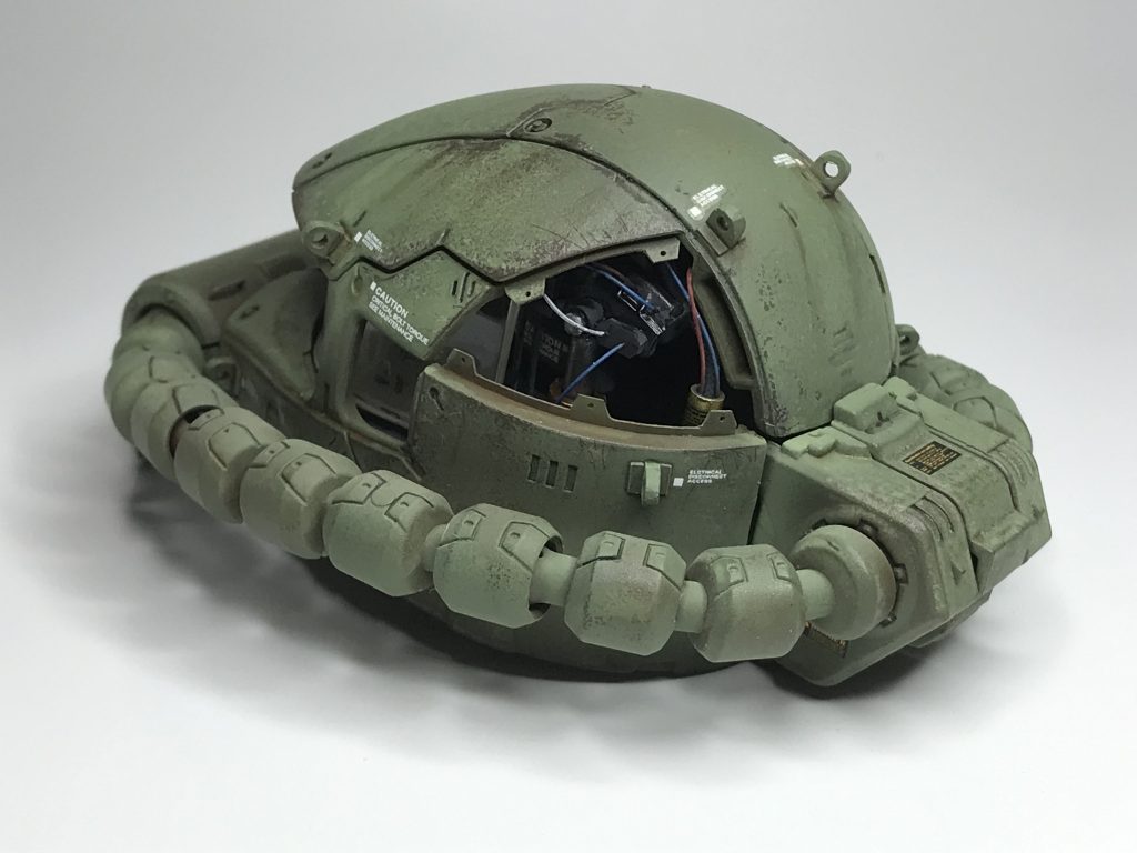 内部パーツもイイ感じなので、後頭部パネルをカット 