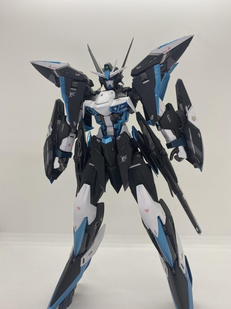 今回はMGエクリプスガンダムを製作。オリジナルカラーに塗装し頭部を一部改造しました