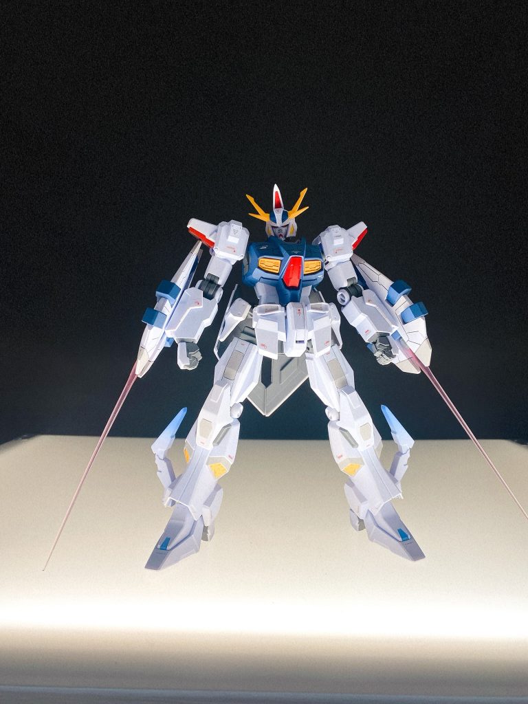 中の人オデュッセウスガンダム。連邦のガンダムなのにカメラアイの色も相まって悪人顔してます。