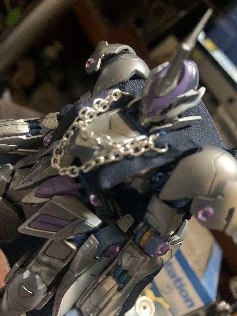 鎧にはジュエルシールで装飾