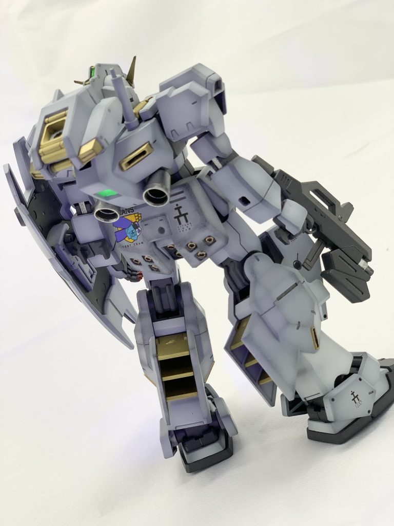 腰のアーマーの丸モールドをビーズで置換しております