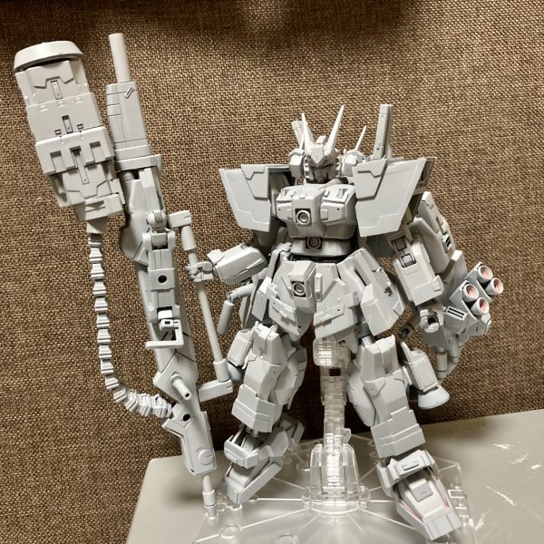 ガンダムmk-Ⅱ改造進捗。サフまで完了しました。私用で1週間くらい忙しくなるので、その間にカラーリングを考えておこうと思います。（1枚目）