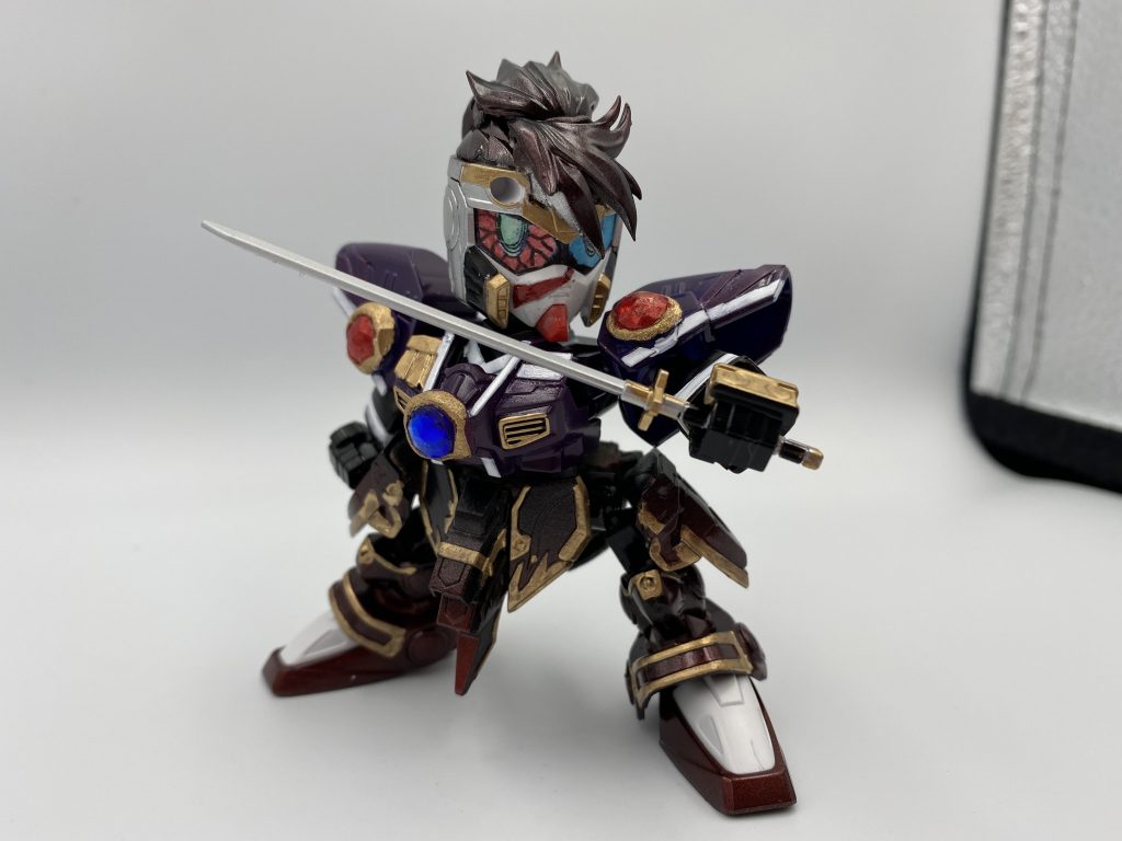 瞳はしゃばろアイで眼差しの鋭さを表現しています。