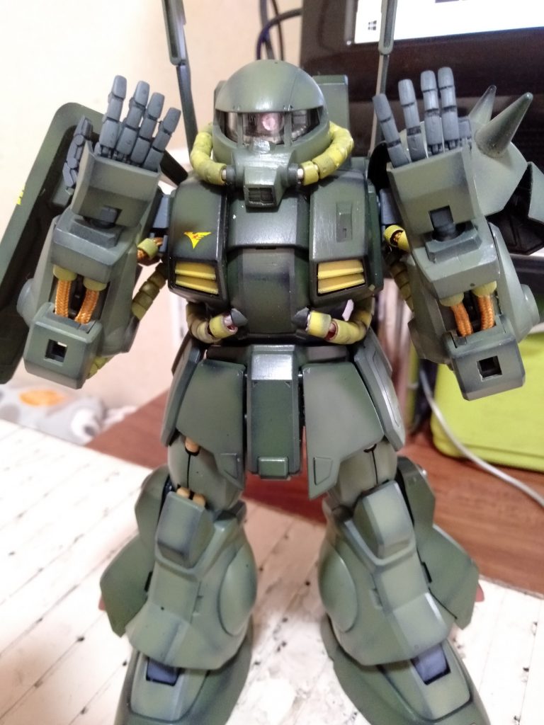 カラーレシピは、ザクを意識して渋めにしました。大戦下のソ戦車をイメージした感じと想ってもらえればァ（笑）