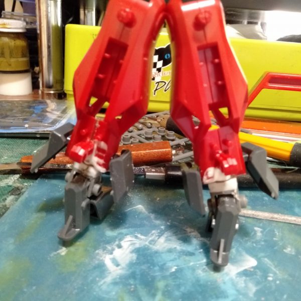 RE/１００ガンダムMK-Ⅲ　８号機の製作中です（笑）これまた定番の改造をしております。８mmのプラパイプに５mmのプラ棒そして、プラサポBJ-０５を使用しロール関節を足首に仕込んだトコロです・・・さてさて基本工作は本日中に終わりそうかなぁｗｗｗ（3枚目）