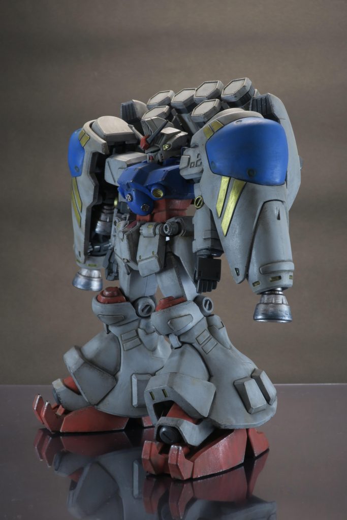 ウェザリングカラーマルチブラックで全体的に汚して、乾いた後にグレイッシュブラウンで埃汚れを表現。メッサーではウェザリングマスターのサンドを使いました。ウェザリングマスターの方が手軽でいいですね。