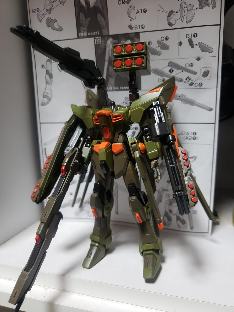 ざっくり塗装ストフリのカラーイメージを別物にしようと、コマンドガンダム計画を始めました。