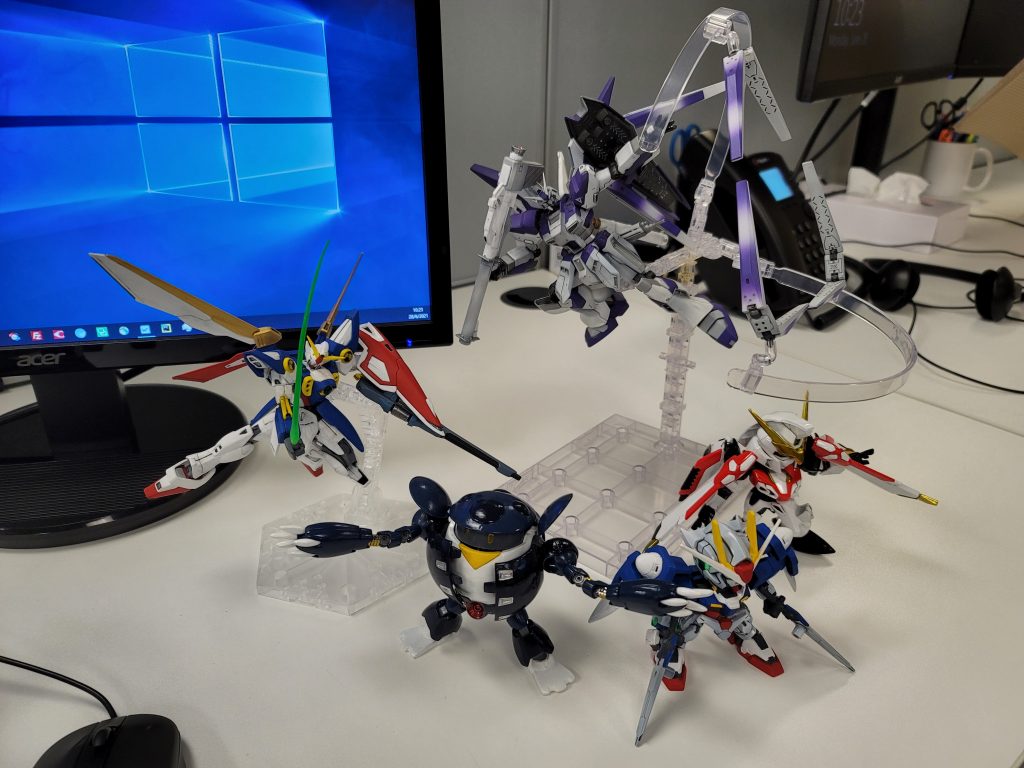 今年6~7月くらいに、職場に飾った時の写真職場から家に帰投させる時にまた破損させてしまったorzちなみに現在職場に飾っているのはRX-78ファミリーですそろそろまた別の子を持っていくかなーと考えている今頃RGのHi-ν、たぶん入手するのにまた苦労するんだろうな…うちの積みプラはまだ崩していないから買えるなら買うってことでまったりな感じで行くかー