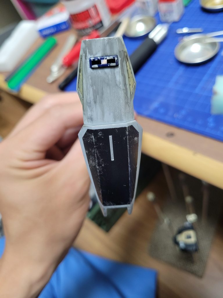 製作中だったシールドです。タミヤエナメルのクロームシルバーとスミ入れ塗料のブラックで。ここまでにしておけば…なんて思ってますがいざ完成してみたらとてもよく仕上がったので良しとします。(一番気合い入れてたのかもしれない…)