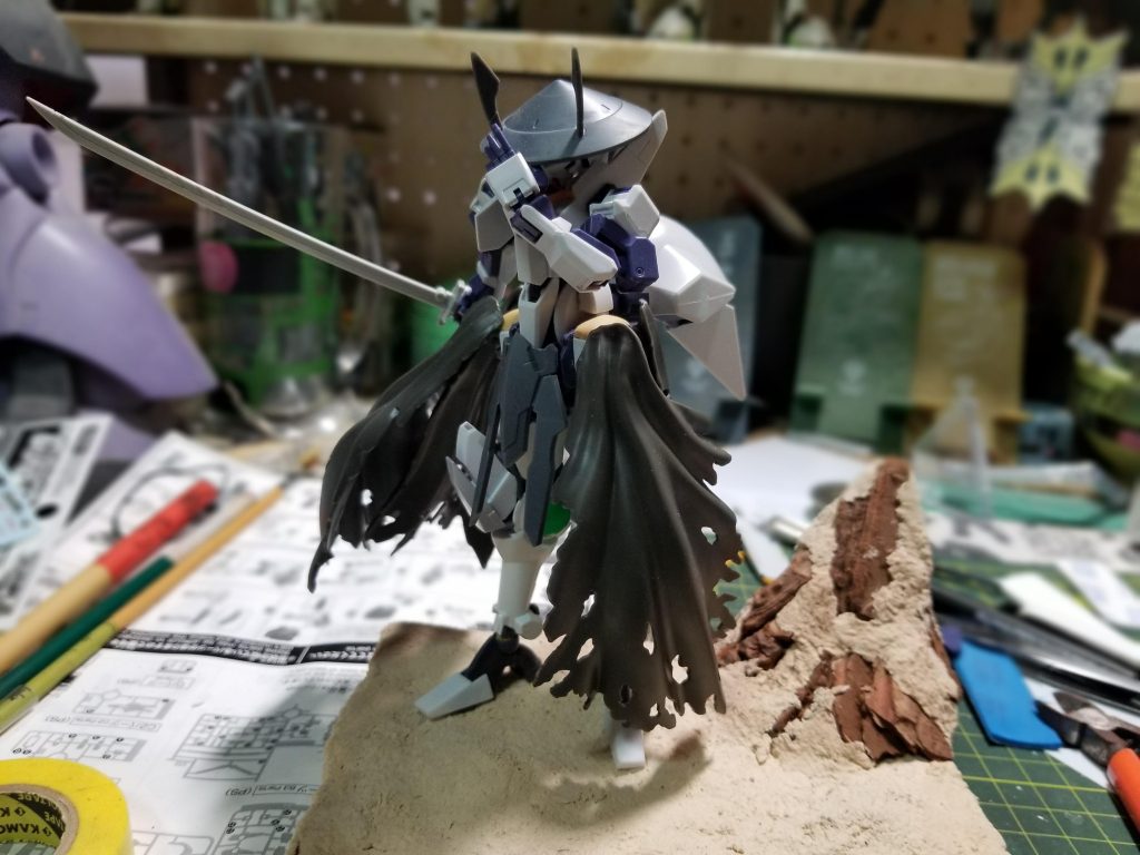 塗装前毎回塗装する前のほうが良いんじゃないのかと思ってしまいます。金のとこは黒下地でほかは灰色サフで塗装しました。ライトブルーが想像していた色と合っていたので良かったです。最後は艶消しトップコートで