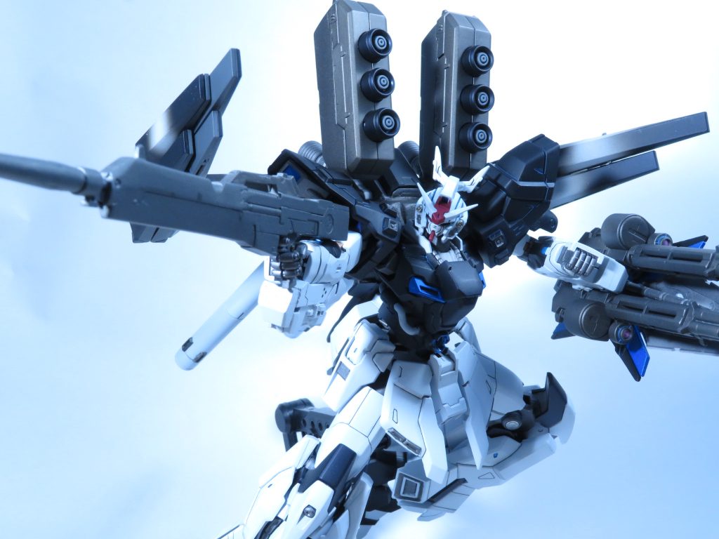 ニコイチではありますが、オリジナルビームライフルも制作。