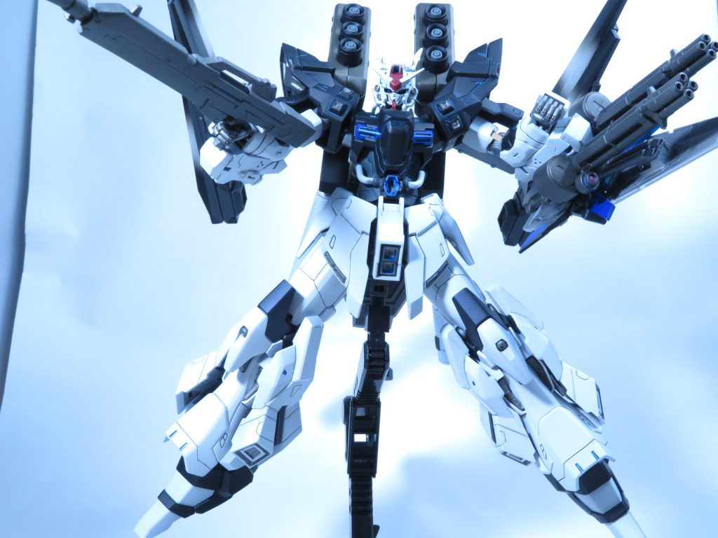 お腹には、サザビーでもお馴染みのメガ粒子砲も取り付けてます。