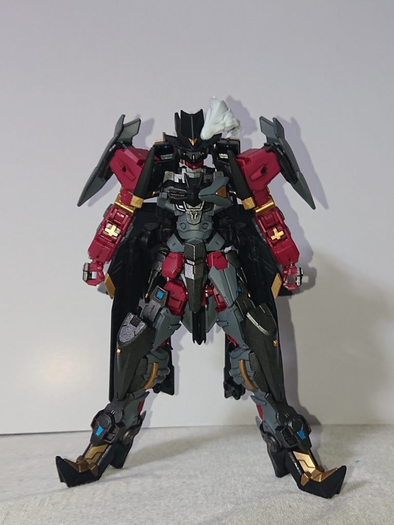 正面から。アストレイノーネイムをベースに、左右対照になるよう、腕はレッドフレーム、靴はアマツを流用しています。