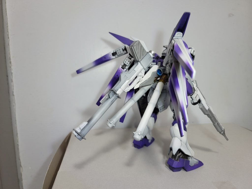 換装後の手首はより表情を付けるようになったけどビームライフルに対する保持力が極悪だったのでビームライフルと腕の中に磁石を仕込んで補佐しましたシールドを磁石マウントにした理由は本来の付け方だとどうしてもあの棒が目立つからフィン・ファンネルは本来パーツ複製で全可動にするつもりだったけど失敗したのでお金の力に頼りました