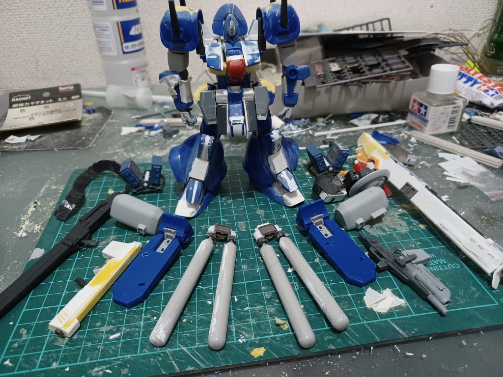 各種兵装パーツはスクラッチ、シールドに磁石を仕込んでるのでクレイバズーカを取り付けれるようにしてます。