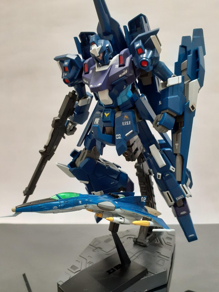 調色したリゼルカラーが余ったので、某アニメの戦闘機に塗装。お揃いでなんかイイ。