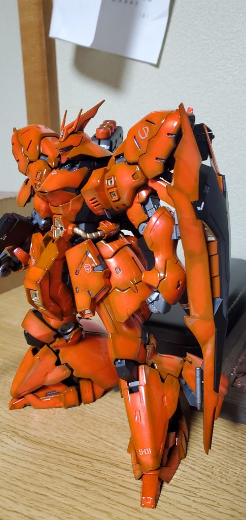 あれ～(・_・?)塗り重ねる度に赤から遠ざかっていく…… 