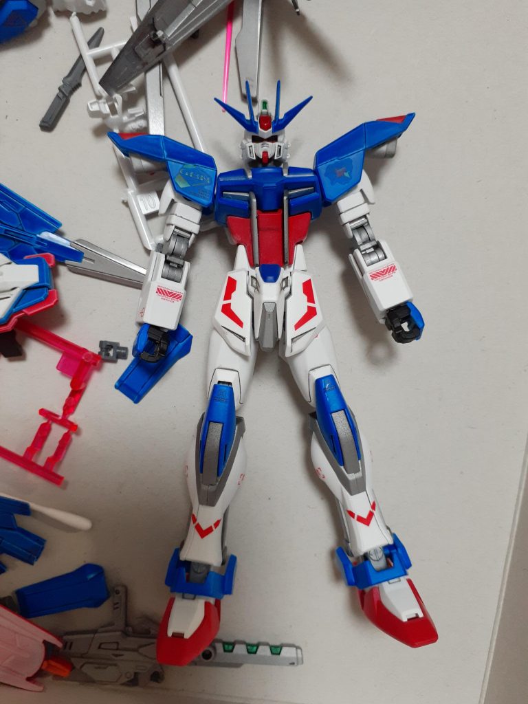 フリーダムの肩も作ってみたのですが、やはりストフリの物がしっくりきますね。余談ですが目の塗装が写真だと暗くて反省点です。