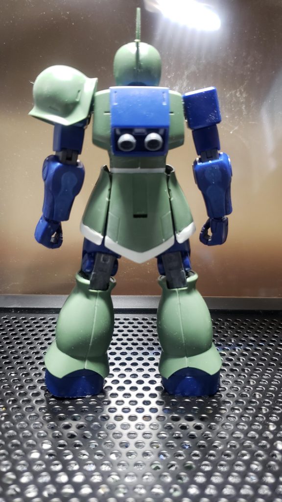 初めてパテを使用してスカートと腰まわりの延長をしました。この後足と腕にこれまた初めての挑戦でモールド追加をしました。