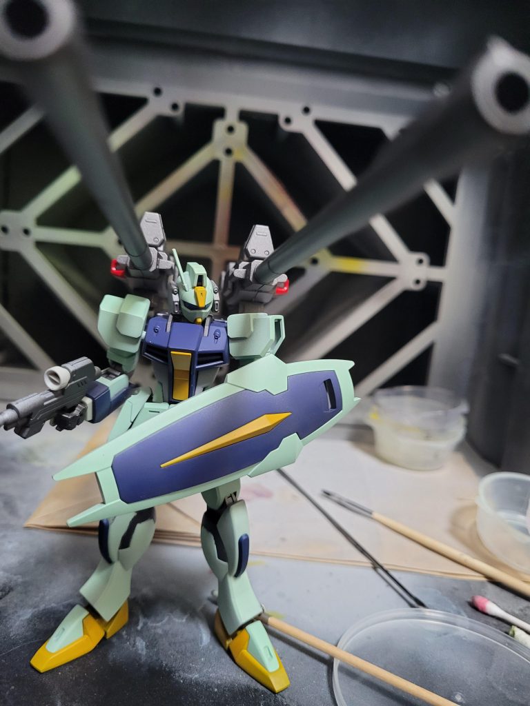 足のグレー、めっちゃマスキングと希釈ミスってしまいました。。。。元々橙だった部分は黄色に塗装。若干味方サイドっぽく、ドッペルホルンの赤部分が光ってていい感じだなと思います(自画自賛)部分塗装はやる気が起きなさすぎたのでまた後日上げさせていただきます…