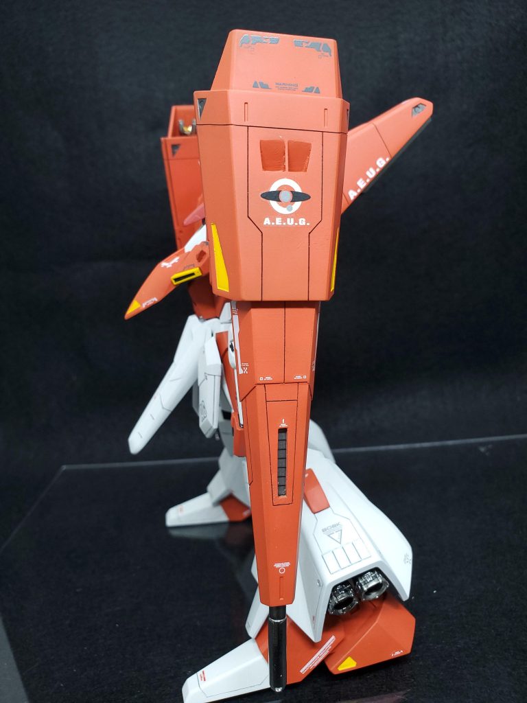 ギャプランと言えばムーバブル・シールド・バインダーと思い、スジ彫りだけでなく、切断したり穴を開けたりでディティールアップをしてみました。