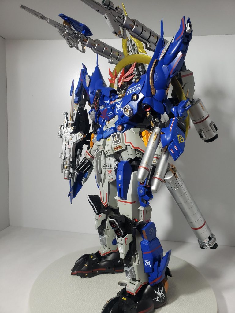 左腕に、FAガンダムの様なシールド付きダブルキャノン装備。