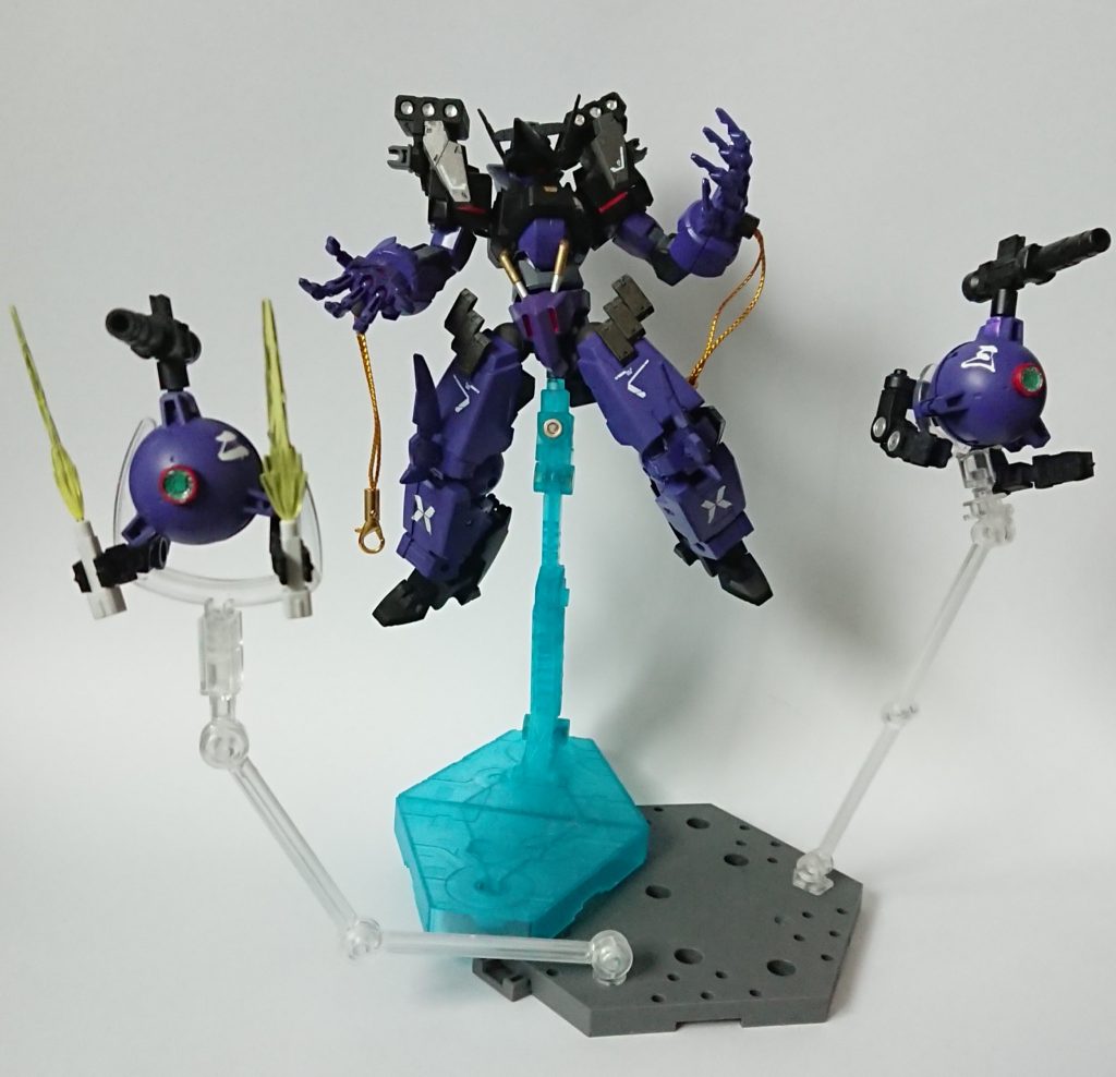 切り札として、ボールをチェーンから外し完全なオールレンジ攻撃を行う事が出来ます。