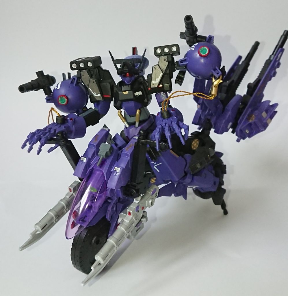 おまけで前に作製しましたバイクに乗せてみました。色合い的に意外と似合うかも?ご閲覧、ありがとうございました。