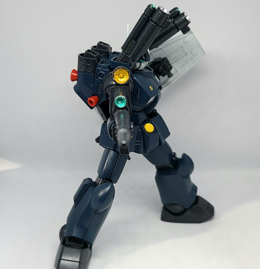 ライフルを構えて。