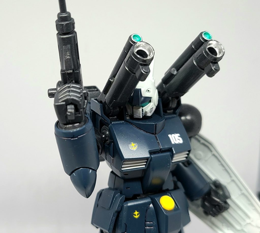 90mmマシンガンを構えて。