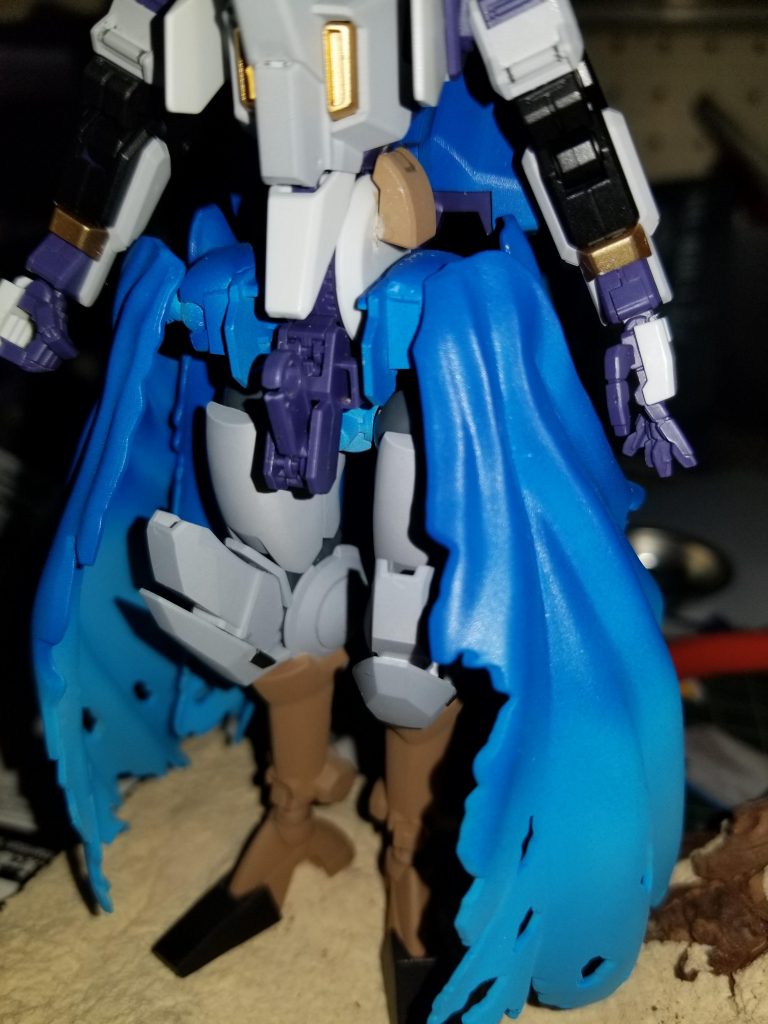 股下のとこですが、ポータントの接続軸を着けただけです。本来足がつくとこにスカートを着けています。