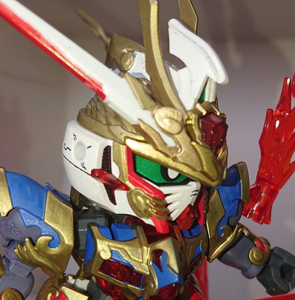 顔をアップで。