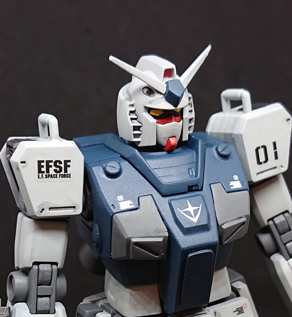 ガンダムヘッドも作りました。口元のへの字は埋めて整形した。