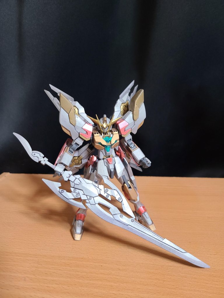 バックパック展開時、空中戦や宇宙戦などで展開時し空中や無重力の空間での戦闘をより有利にする