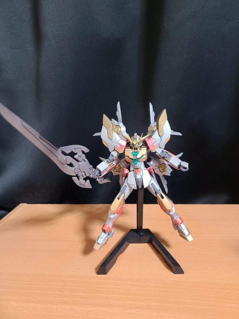 トランザムバースト粒子を圧縮し、一気に解放しスピード、パワーを格段に上げながらも機体全体の強度強化も可能とした