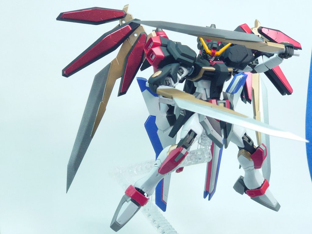 最後に二刀流でパシャリポーズに工夫がない！！ほぼ一緒じゃねぇかww脳内設定とか気にせずに思いつきのミキシングをしただけなのでコメントに書くことがないwwここまで見てくださってありがとうございました組み立てそのものはかなり前に終わっていて、配色が決まらず塗装待ちだったのを一念発起して塗ってみましたがいかがでしょうか？個人的にはかなりスマートに仕上がったのではないかと思いますそんなわけでHGCEアナザーデスティニーでした閲覧感謝！！