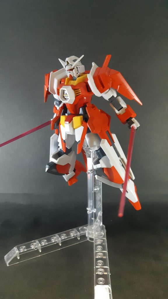 脳内設定ですが、レイザーブーメランにCファンネルの機能を持たせ、本体との連携攻撃で敵機を追い詰める戦闘スタイル。そのためのビームサーベルです。ビルド系の影響か、つい遠隔武器つけてしまう…。